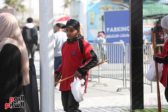 عمال النظافة مثال للالتزام