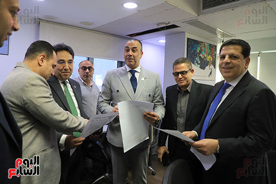 جولة أيمن محسب ومحمود سامى ومحمود الشويخ فى صالة تحرير اليوم السابع (14)