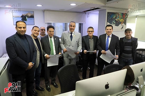 جولة أيمن محسب ومحمود سامى ومحمود الشويخ فى صالة تحرير اليوم السابع (15)