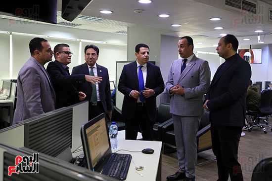 جولة أيمن محسب ومحمود سامى ومحمود الشويخ فى صالة تحرير اليوم السابع (19)