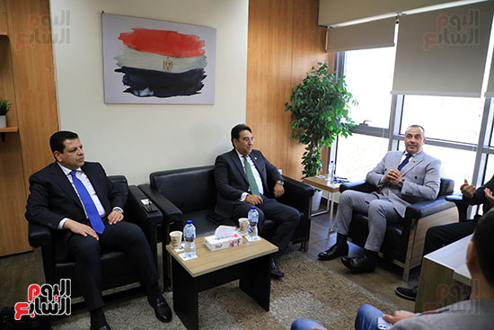 جولة أيمن محسب ومحمود سامى ومحمود الشويخ فى صالة تحرير اليوم السابع (5)