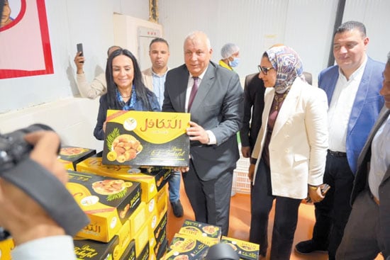 وزيرة-التضامن-تتابع-إنتاج-مصنع-التمور وزيرة-التضامن-تتابع-إنتاج-مصنع-التمور