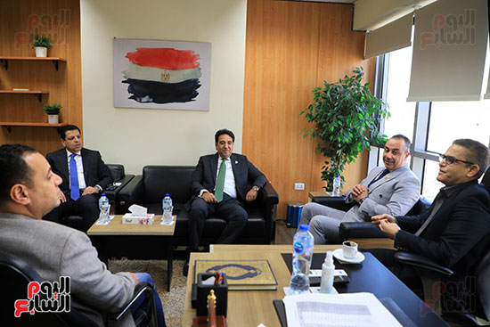 جولة أيمن محسب ومحمود سامى ومحمود الشويخ فى صالة تحرير اليوم السابع (4)