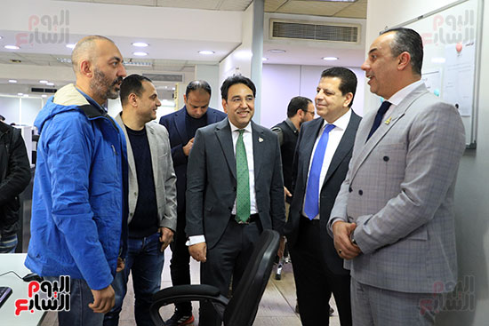 جولة أيمن محسب ومحمود سامى ومحمود الشويخ فى صالة تحرير اليوم السابع (27)