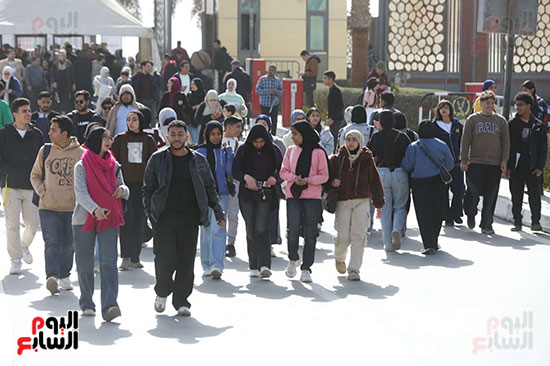 اقبال ملحوظ من الشباب