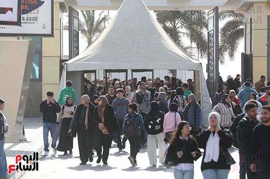 ازدحام يعبر عن شغف بالكتاب