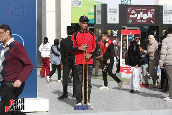 عمال النظافة عنصر اساسي في نجاح المعرض