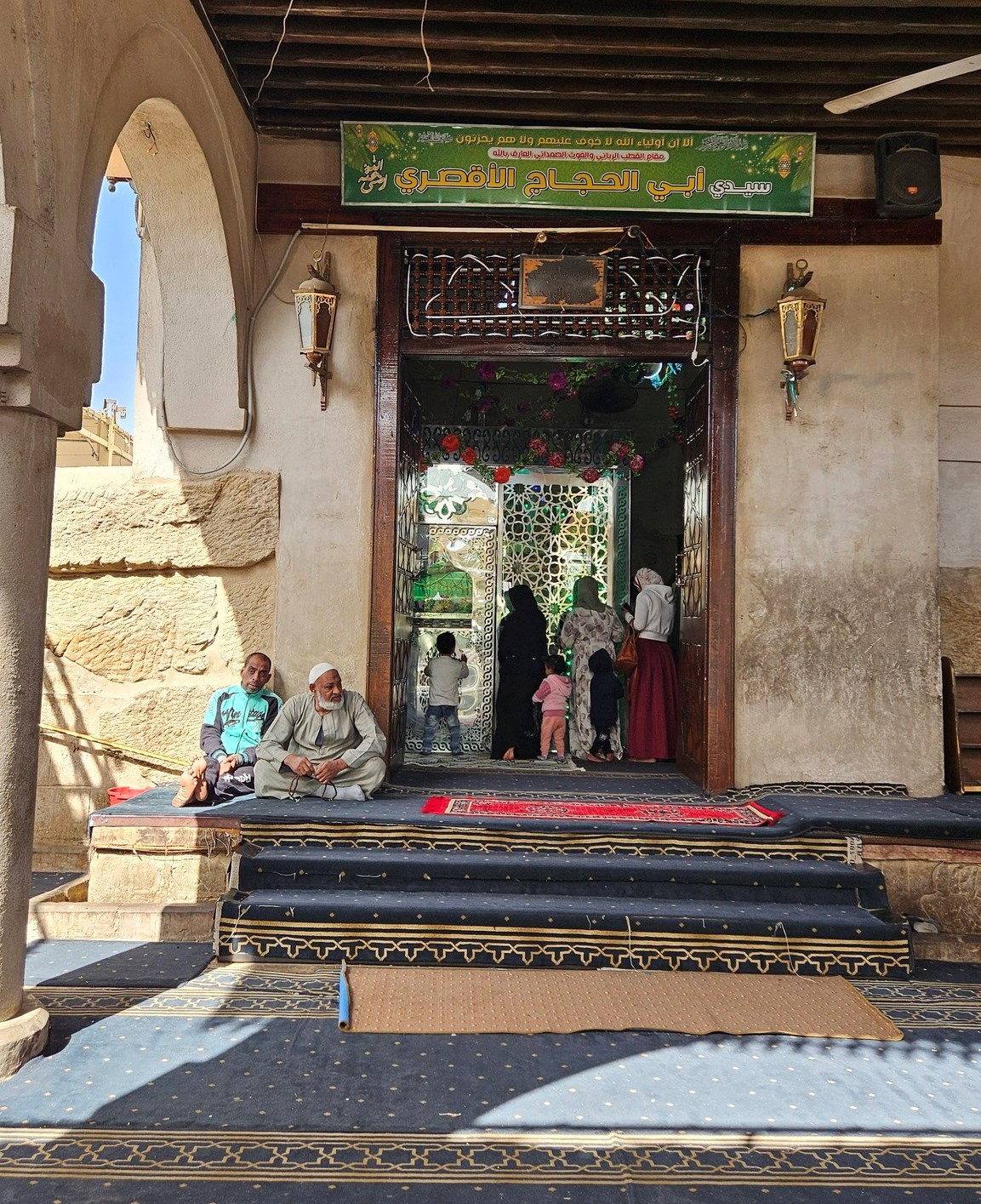 زيارات المحبين فى مسجد ومقام سيدى أبوالحجاج زيارات المحبين فى مسجد ومقام سيدى أبوالحجاج