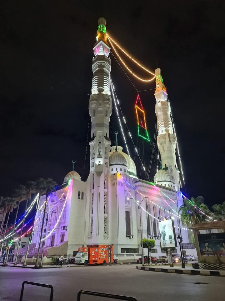 الزينة علي المجمع الزينة علي المجمع