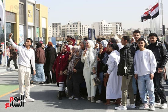 اقبال جماهيري يعكس مكانة المعرض