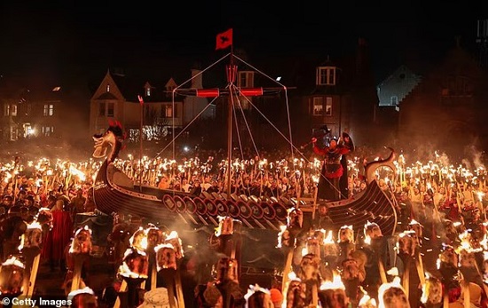 مهرجان النار فى اسكتلندا مهرجان النار فى اسكتلندا