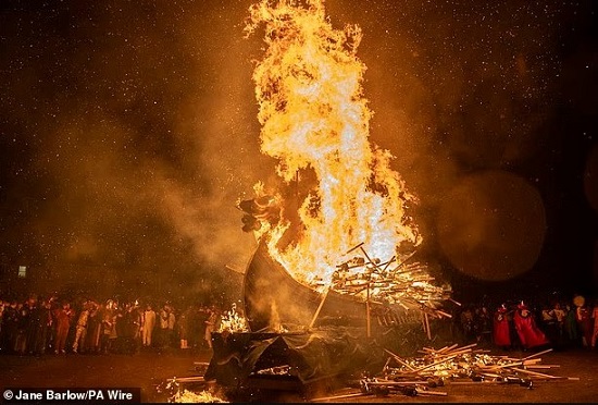 اشعال السفينة اشعال السفينة