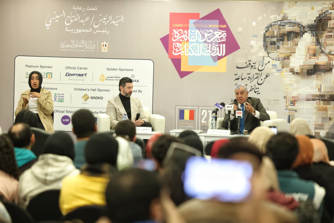 ندوة عالم الآثار الكبير الدكتور زاهي حواس ندوة عالم الآثار الكبير الدكتور زاهي حواس