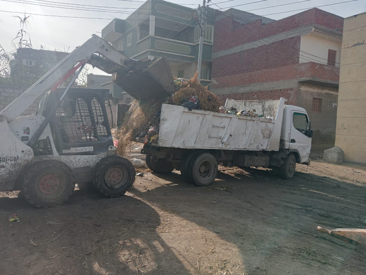 رفع المخلفات من الشوارع - Copy رفع المخلفات من الشوارع - Copy