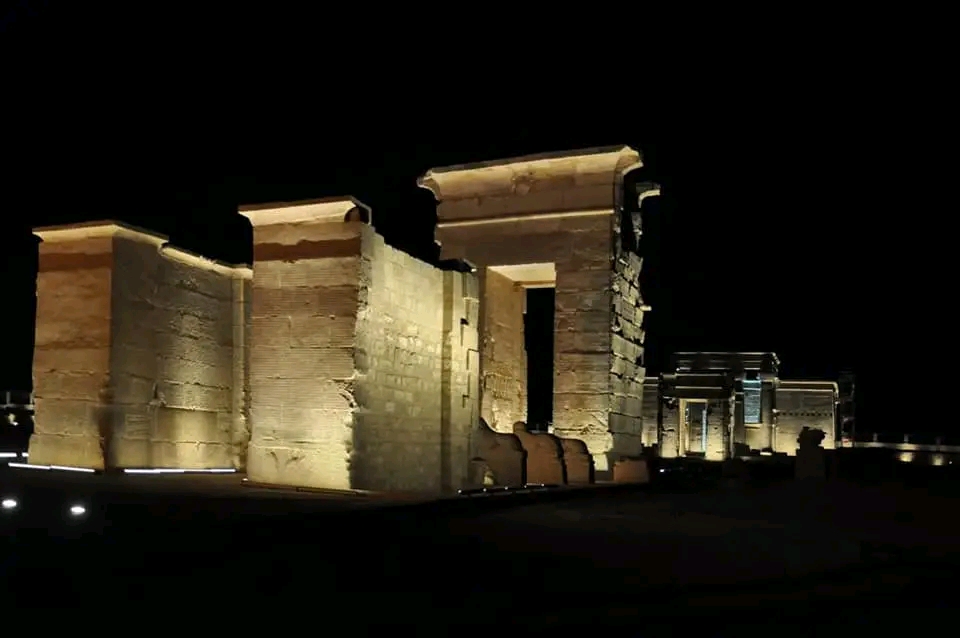 مشروع الصوت والضوء فى معبد هيبس
