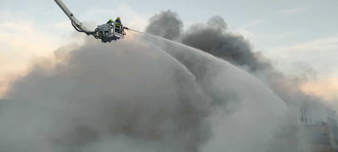 إخماد حريق منطقة الزاريب - Copy إخماد حريق منطقة الزاريب - Copy