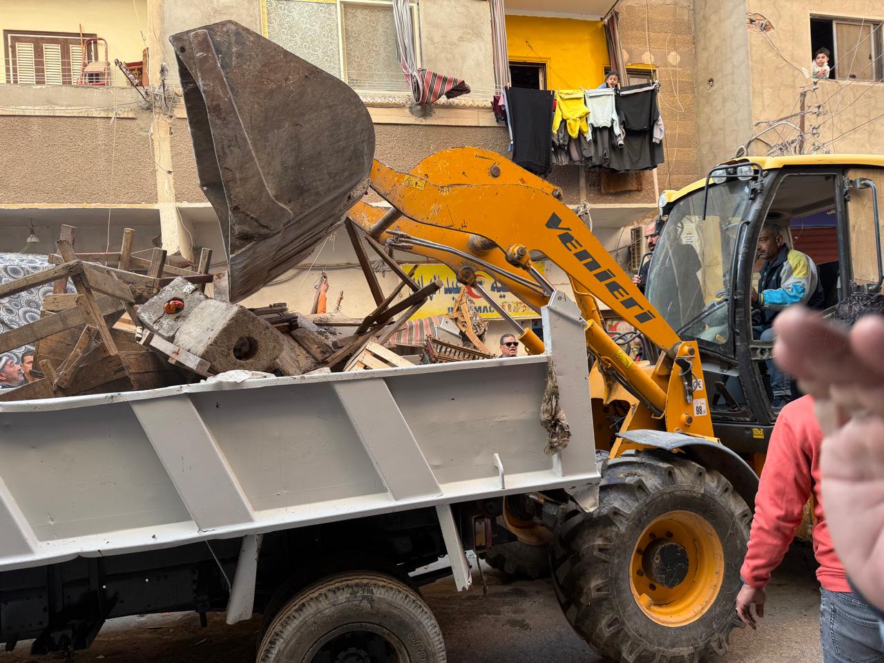 رفع الاشغالات على معدات المجلس رفع الاشغالات على معدات المجلس