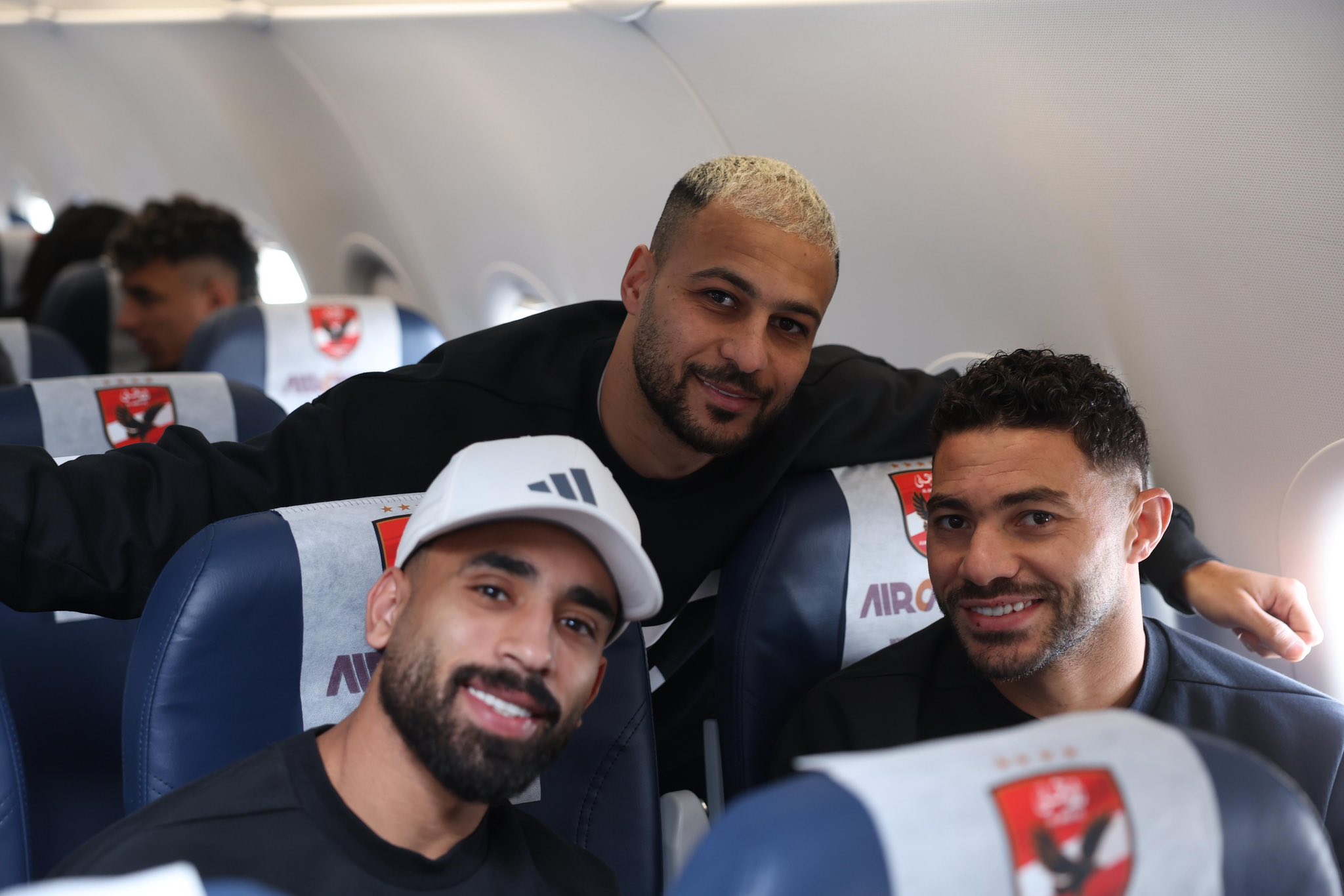 مروان وياسر وبيكهام في الطائرة