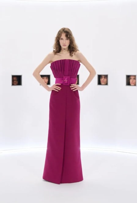 فستان بدون أكمام فستان آخر