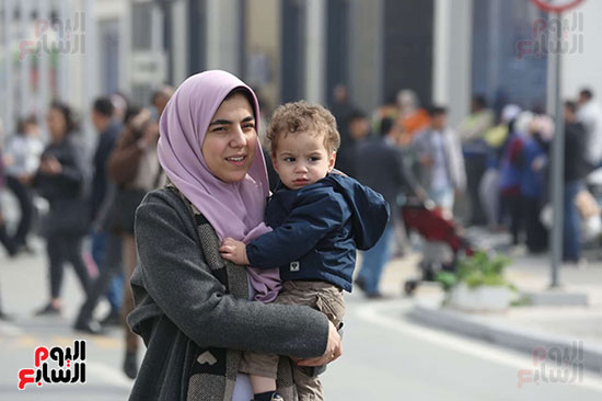 حضن الام وطن