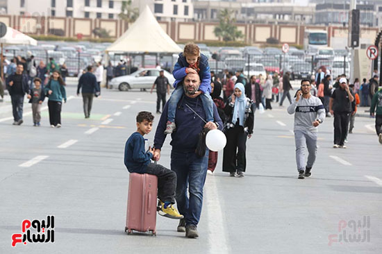 كتف الاب بداية الطريق