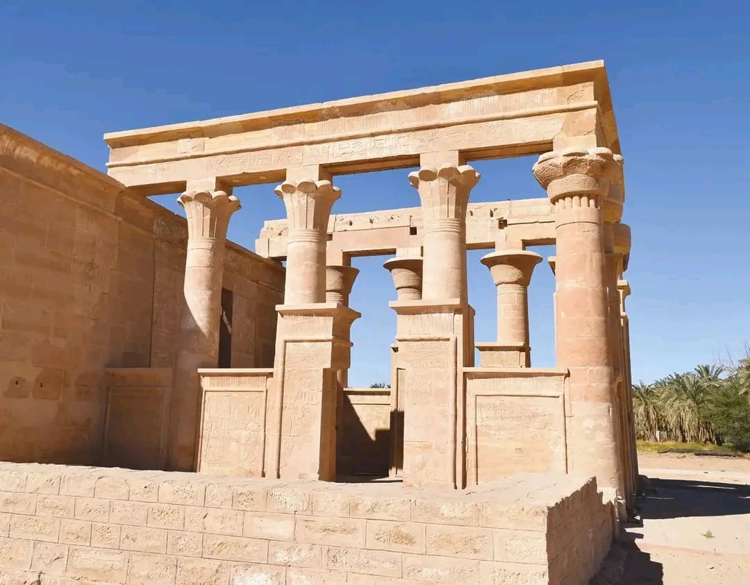 اعمدة معبد هيبس 