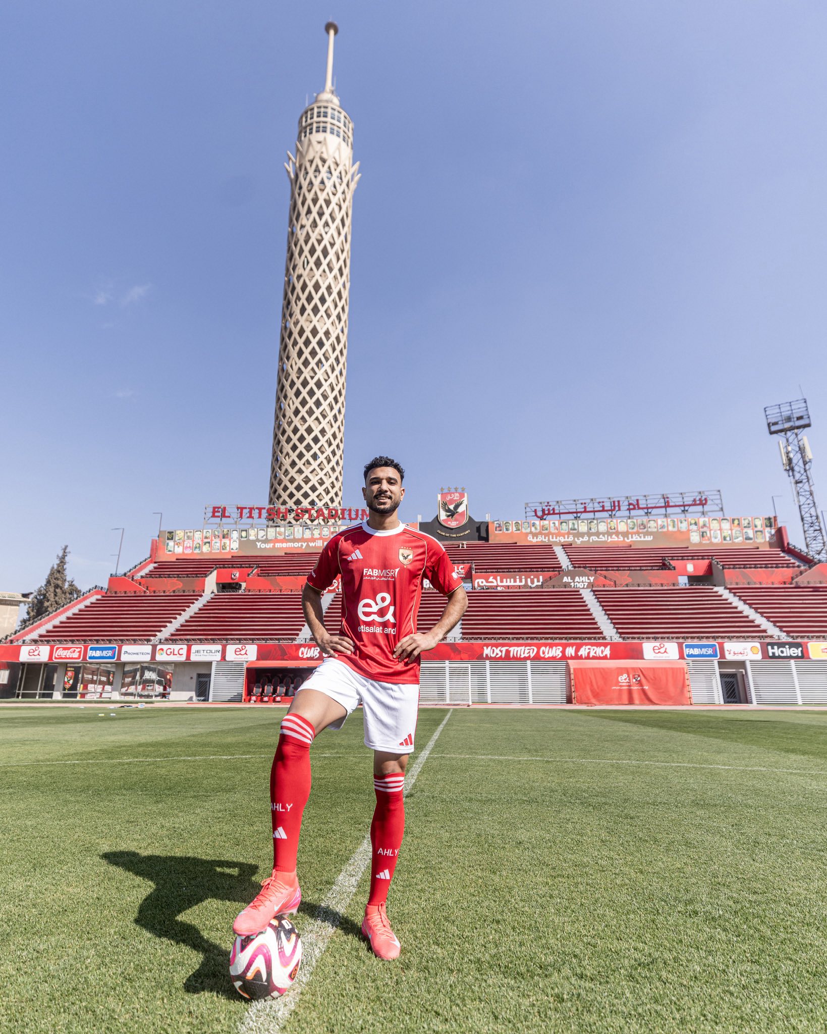 هادي في التتش بعد التوقيع هادي في التتش بعد التوقيع