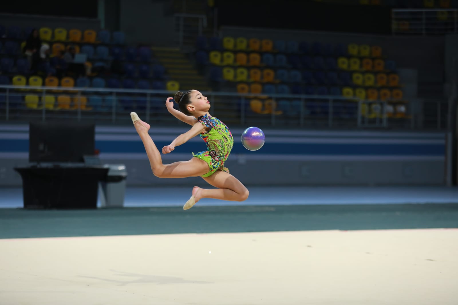 طل حسين عاطف في بطولة الكرة في الجمباز الإيقاعي