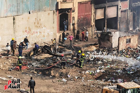 بقايا الحريق بعد جهود الاطفاء