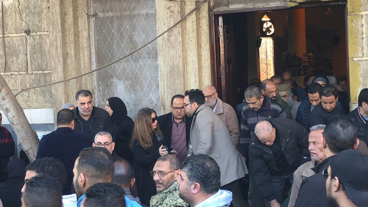 العشرات يشيعون جنازة والد الشاعر عمرو حسن حما الفناة غادة رجب بطنطا (6)