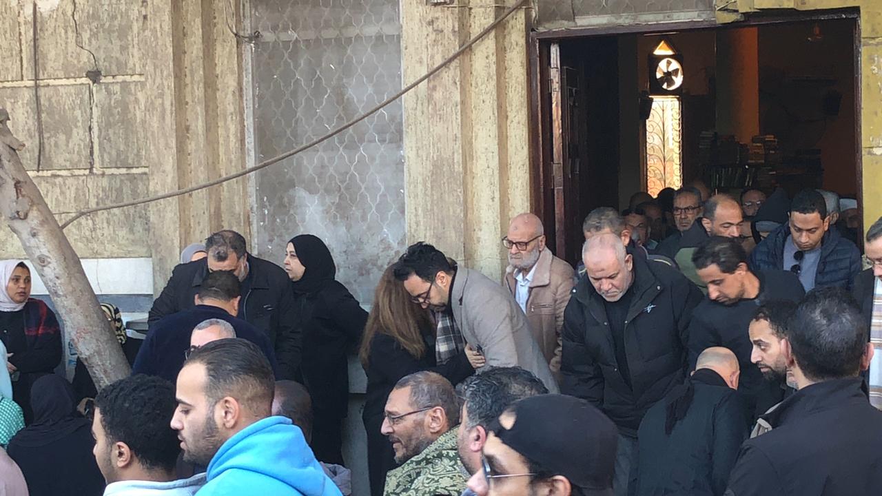 العشرات يشيعون جنازة والد الشاعر عمرو حسن حما الفناة غادة رجب بطنطا (7)