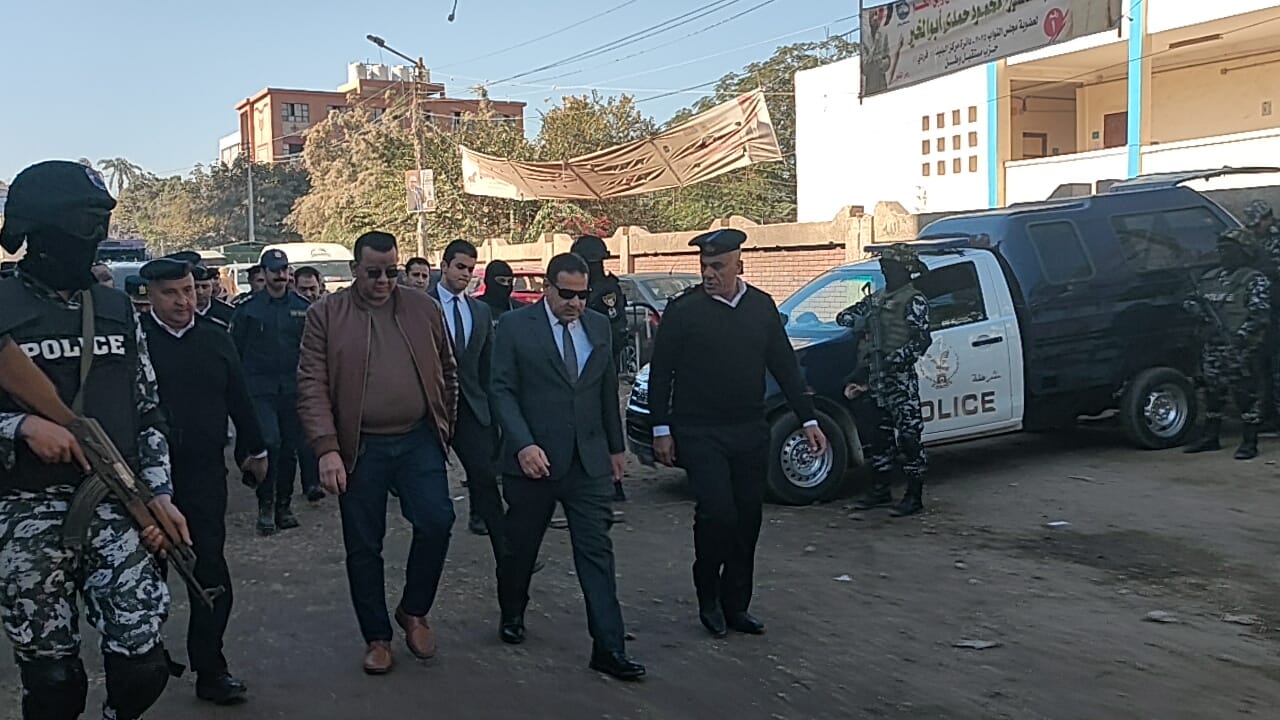 مدير أمن سوهاج يتفقد لجان انتخابات مجلس النواب بالدائرة السابعة (3)