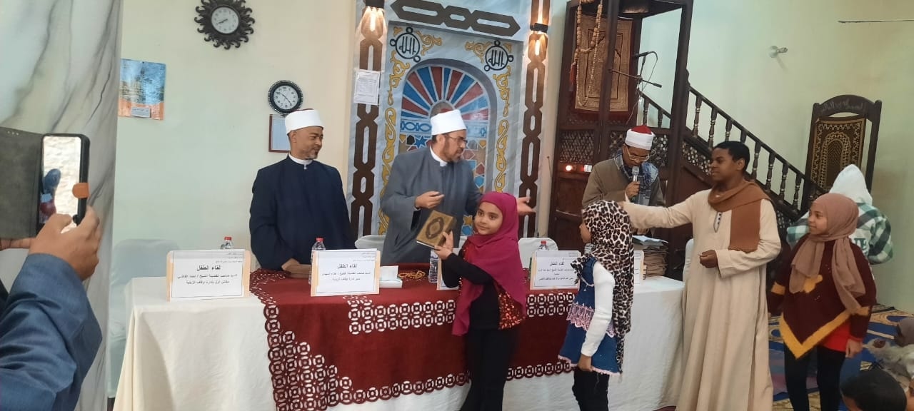 لقاء تثقيفي للطفل بمسجد السيدة زينب في قرية المدامود بالزينية لقاء تثقيفي للطفل بمسجد السيدة زينب في قرية المدامود بالزينية