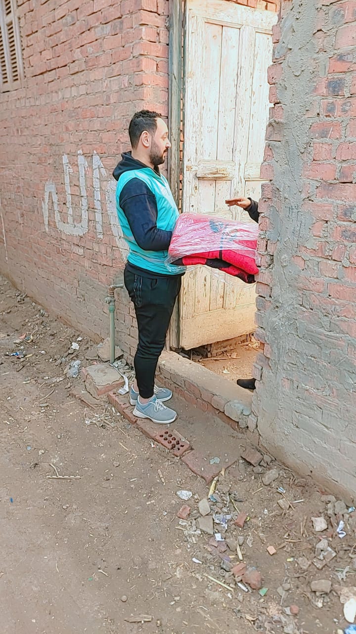 توزيع البطاطين على الاكثر احتياجا