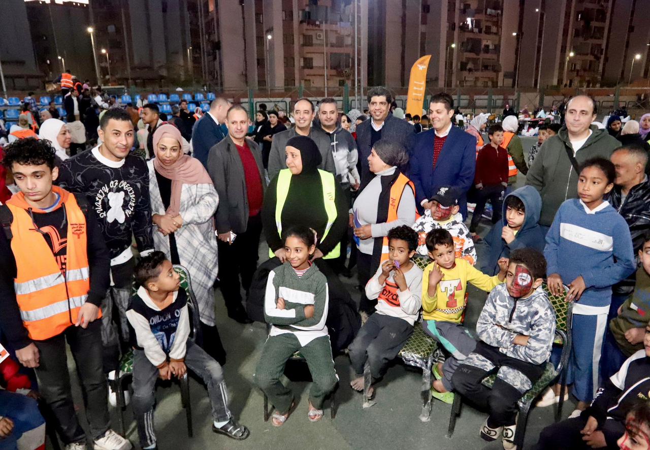 الدكتور عمرو عثمان  يشارك المتعافين وأسرهم  احتفالات رأس السنة ضمن برامج الحماية