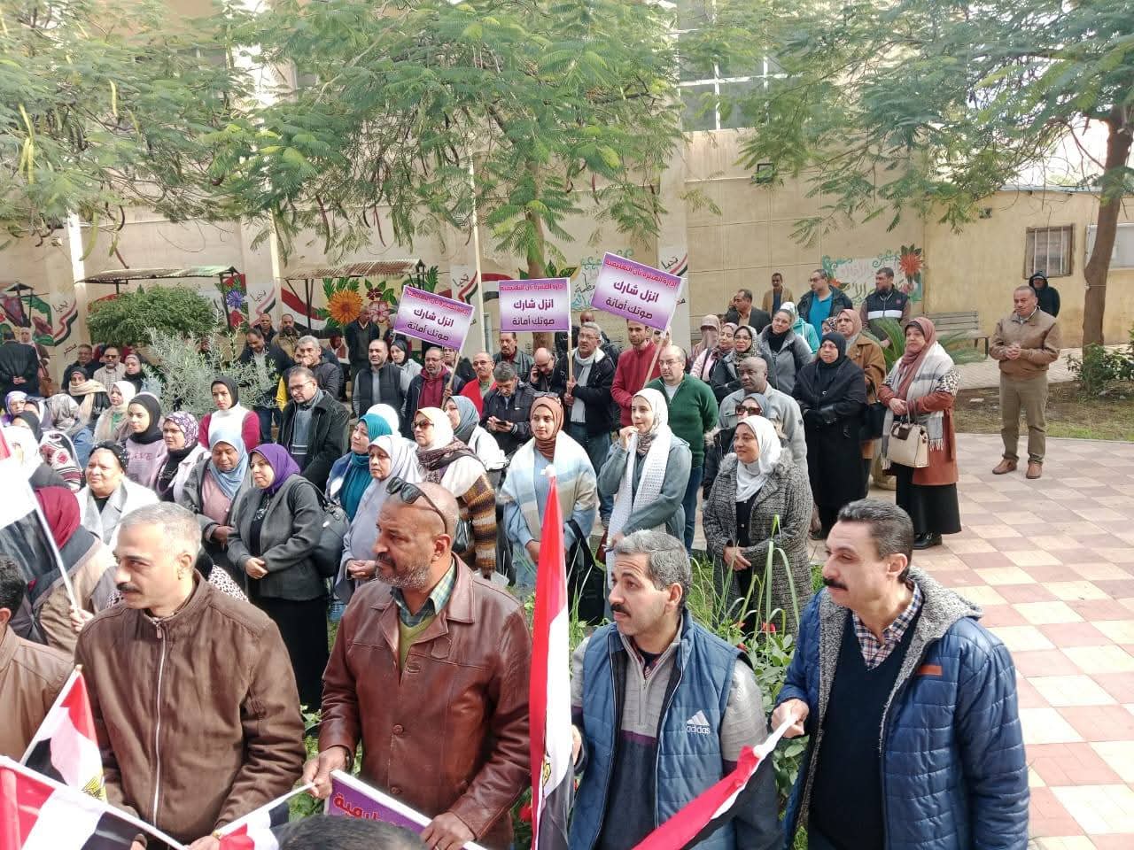 مسيرة بالأعلام المصرية تحث المواطنين على المشاركة (3)