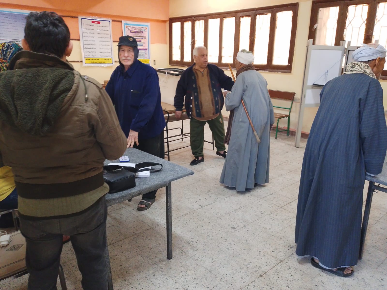 كبار السن داخل لجان الانتخابات