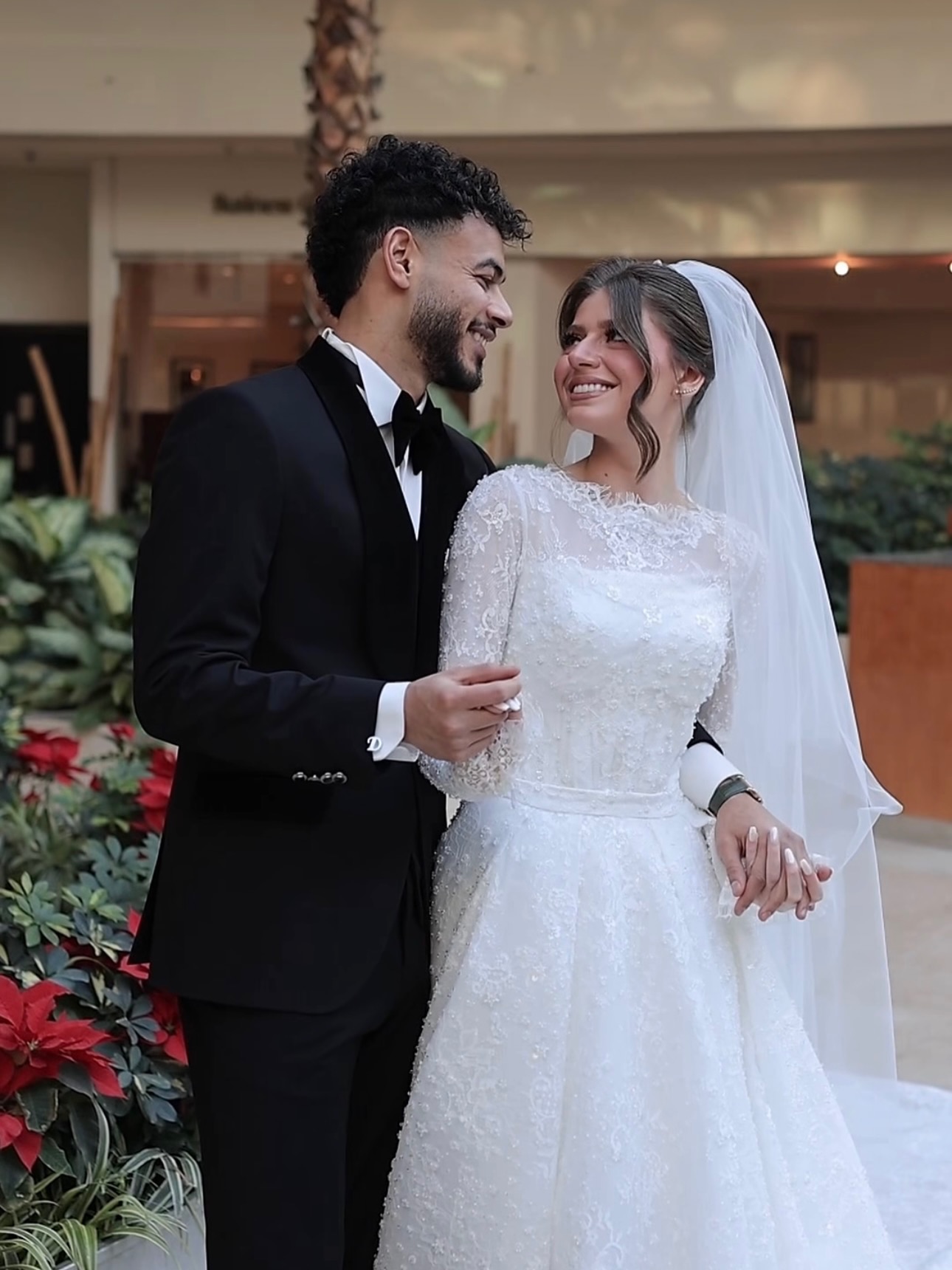 نظرة دونجا لزوجته