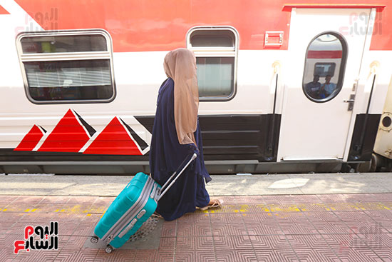 قطار عودة السودانيين طواعية ينطلق من محطة مصر إلى أسوان (15)