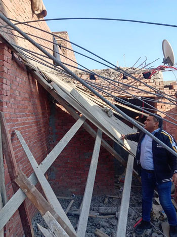 حي-المطرية-يوقف-أعمال-بناء-مخالف-ويقود-حملة-لإزالته-في-المهد-(3)