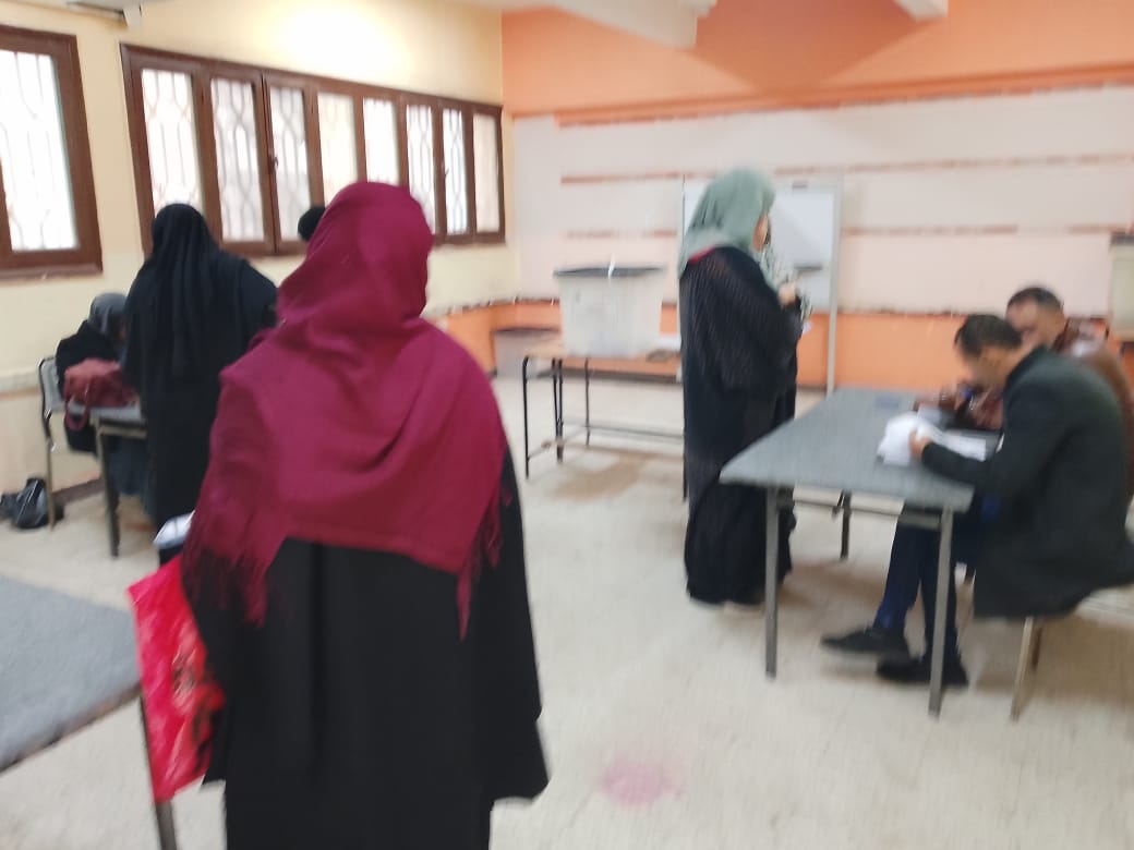 سيدات يدلين بأصواتهن في انتخابات النواب