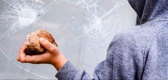 تفسير حلم ألقاء الأشياء