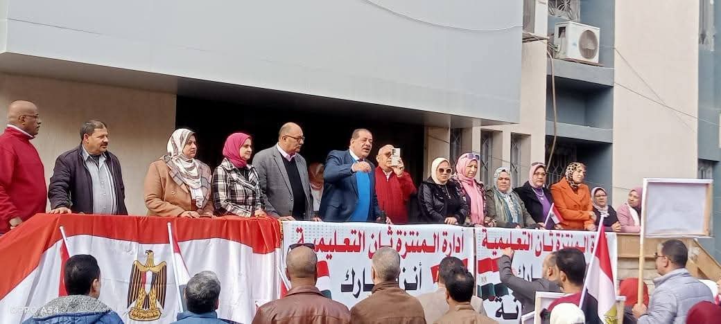 مسيرة بالأعلام المصرية تحث المواطنين على المشاركة