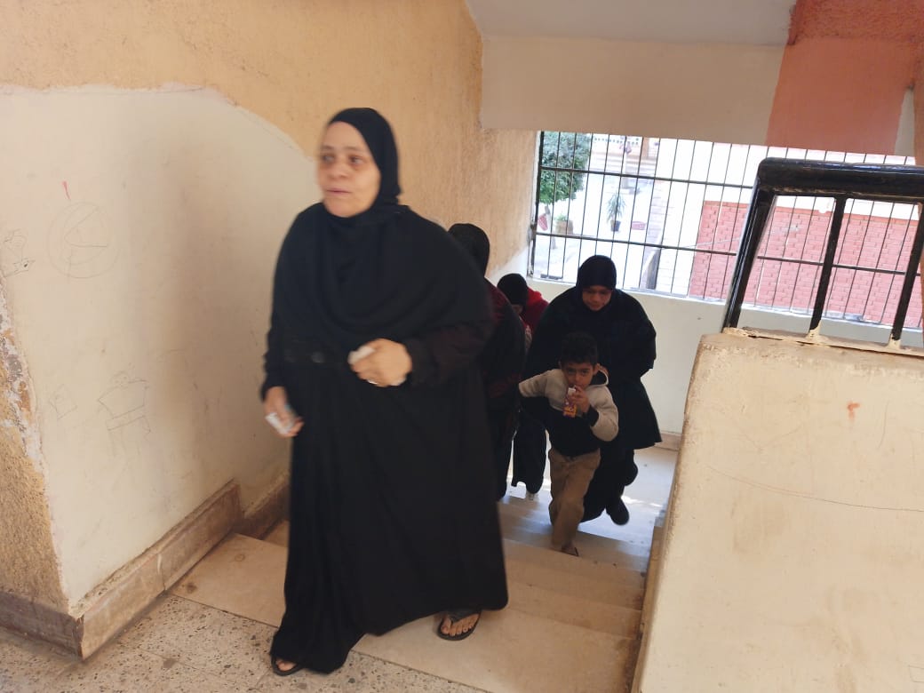 توافد نسائي على صناديق الاقتراع