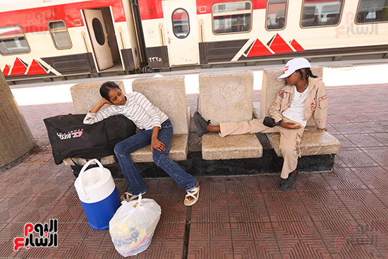 قطار عودة السودانيين طواعية ينطلق من محطة مصر إلى أسوان (17)