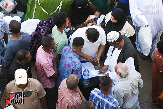 قطار عودة السودانيين طواعية ينطلق من محطة مصر إلى أسوان (5)