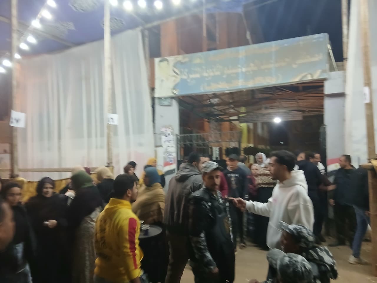 طوابير انتخابية أمام لجان الوراق ومنشأة القناطر مساء اليوم الأول للتصويت