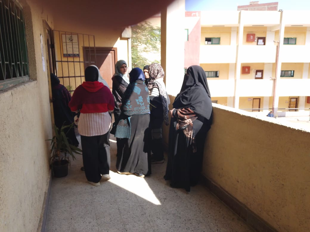 طوابير سيدات الوراق أمام اللجان