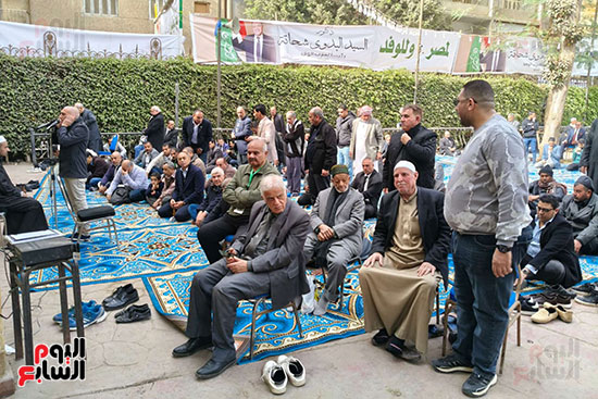 الناخبين أثناء صلاة الجمعة الناخبين أثناء صلاة الجمعة