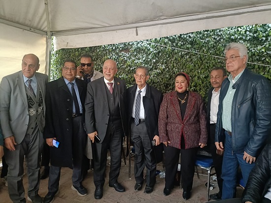 حازم الجندى ولفيف من أعضاء الحزب (2)